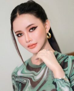 นักร้องลูกทุ่งสาว